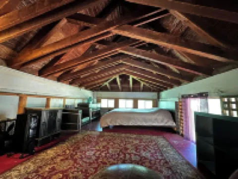 Topanga Japanese Tea House + Private Creek + Mountain Trails. Hotels in Topanga