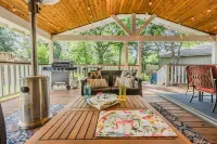 Backyard Oasis + Fire Pit, Near Downtown Dallas - Jacuzzi