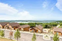 NEW! LAZY RIVER+Pools+Hot Tub+Game Rm+Theater Rm+Arcade, LAKE Views, Sleeps 22