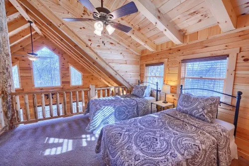 Memory Ridge Retreat, Sleeps 8, Walking Distance to Old Man's Cave