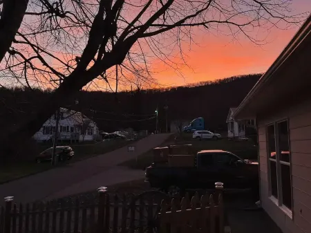 Stroll to Park, Shops, Restaurants in Downtown WJ!