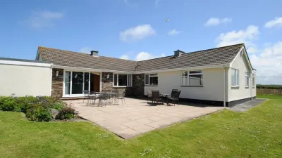 4-bedroom bungalow set in a secluded location Hotels near Crantock Beach