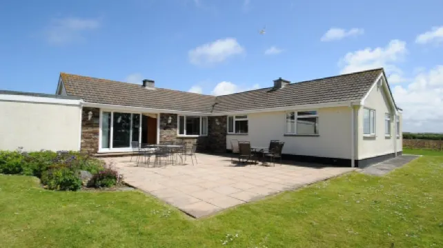 4-bedroom bungalow set in a secluded location