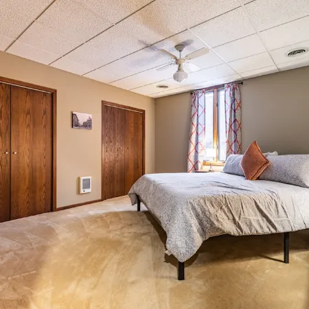 Historic Downtown Top Floor 2BR Apartment
