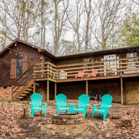 Cozy Cabin in Massanutten Resort, private yard, minutes from attractions!