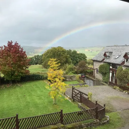 "Home from Home" in the Bannau Brycheiniog with stunning views of the Usk Valley
