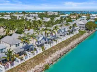 ★Remodeled tropical delight townhome★private plunge pool close to fun activities Hotels in Duck Key
