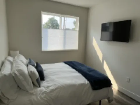 Newly remodeled, centrally located apartment - Unit B Hotels in 