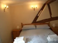 Lovely 2 bedroom cottage in pictoresque village, near Henley-on-Thames & Marlow