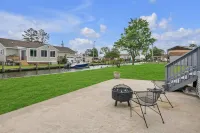 Charming waterfront  3-bedroom house - Wifi