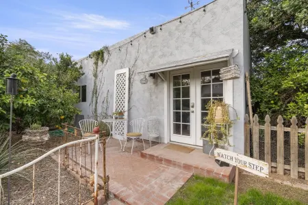 The Hen House: Enchanted Casita Near Downtown Phoenix Отели рядом с достопримечательностью «St. Mary's Basilica»