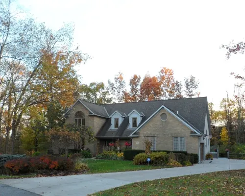 Private Entry Studio with Gas Fireplace @ I-71 Polaris Near Chase Hotels in Delaware County