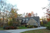 Pristine Private Entry Studio with Gas Fireplace @ I-71 Polaris