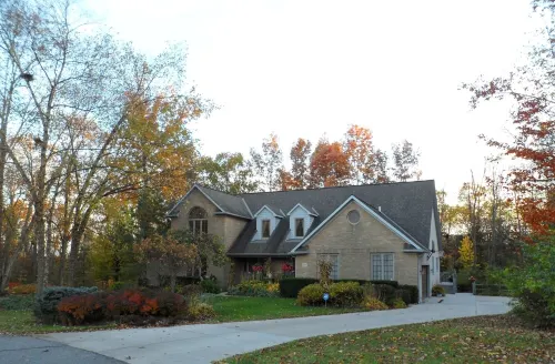 Pristine Private Entry Studio with Gas Fireplace @ I-71 Polaris