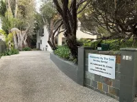 Hideaway By The Sea. 2 minute walk to the beach.  Free WIFI & LINEN