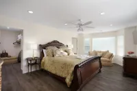 Orchard Oasis: 20 min to Oceano/Pismo Beach, BBQ, Pool Table, King-sized beds Hotels near Nipomo Swap Meet & Fleamarket