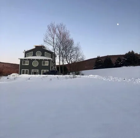 Modern Copake Falls Getaway Отели в г. Копейк