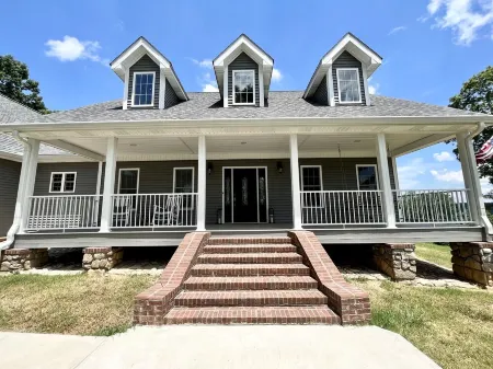 Private & Cozy Home, Close to Lake