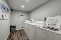 Ski In/Out - 1st floor - clean & cozy "Cinema Condo"