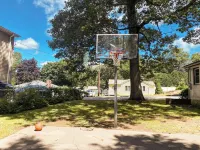 Escape to Caladan Cottage! Cozy pet-friendly lake house: AC, multi-beach access.