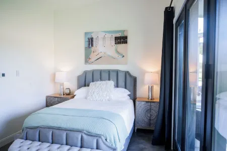 Silverstone / Casita #5 - Private Porch, Luxury, Country Feels, Walk to Wineries