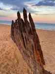 Golden Beachhouse - 5 mins from 90mile beach and shops