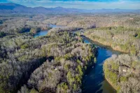 Beautiful Lake Front Log Cabin with Dock
