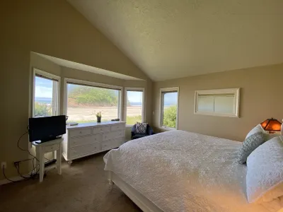 Secluded and updated beach front home with Spectacular Views Hotels near Nestucca Bay National Wildlife Refuge