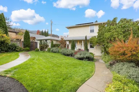 Casa Amore Ashland~Pet-Friendly~Walkable to the Plaza, OSF, Restaurants & More