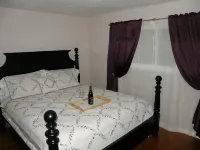 Romantic Wine Country Cottage in Kenwood - Walk to 15 Wineries