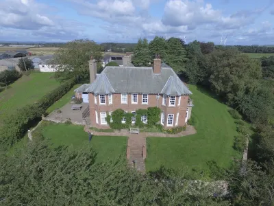 Fun & Spacious Mansion for 6 to 21+, The Lakes and Hadrian’s Wall
