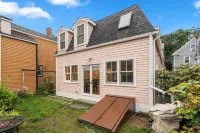 Entire 4BR 2 Bath Home l Minutes to Downtown Salem Các khách sạn gần The House of the Seven Gables