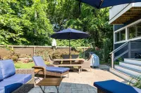 Enjoy Newport, stunning beaches, hot-tub, & relax at the lovely Coastal Hideaway Hotels near Third Beach