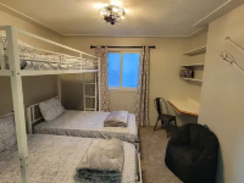 Updated Higgins Cottage w/ AC - Walking Distance to Higgins & Boat Parking Hotéis em Gerrish Township