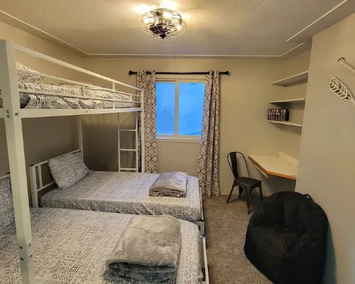 Updated Higgins Cottage w/ AC - Walking Distance to Higgins & Boat Parking Hotels in Gerrish Township