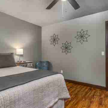 Charming Townhome - Suite 2 - Travel Nurse Ready Rooms