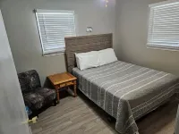 5 minutes from Tech/UMC // book a quaint 3 bedroom home w/wifi and laundry Các khách sạn gần Canyon Rim