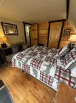 Fun 3-bedroom cabin Close to Keystone, Hill City, Rushmore, Pactola & ATV Trails
