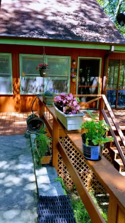 Charming 2-bedroom cabin with WiFi in the the Smokey Mountains