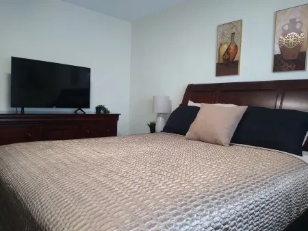 THE"HAVEN1 BEDROOM) Отели в г. Франклин