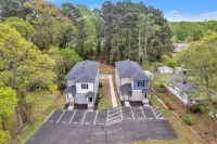 Family & Pets Welcome: 2BR in DT Greer w/ Fire Pit