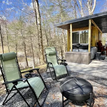 Get 'WilderMcFaddenRidge mins from New River Gorge Nat'l Park w/hot tub!