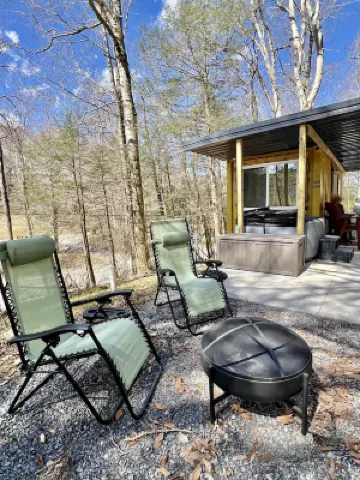 Get 'WilderMcFaddenRidge mins from New River Gorge Nat'l Park w/hot tub!