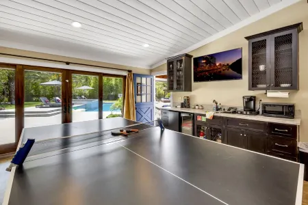 Private gated home, pool/hot tub, bbq, beach, families, summer vacation.