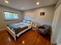 Spacious 4-bedroom house in charming Des Plaines with AC, WiFi