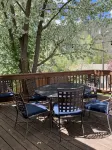 The Bennett Haus - Large Home Close to Downtown Hotel dekat Iron Mountain Hot Springs