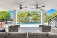 New!Luxurious & spacious waterfront 4 bedroom house in Marathon with endless fun