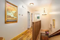 July/Aug Special! Lodge for 18, w/ Hot Tub, Nerf Gun Wall! 3 Mins to Dollywood!
