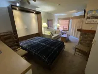 Snowshoe Village SLEEPS 6- Rimfire Lodge, Ski-In/Out, 1-Bedroom "PLUS" Condo Raven Golf Club附近的飯店
