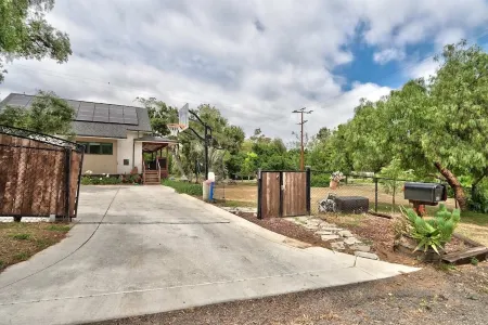 Amazing escape! Private pond+yard games+EV charger